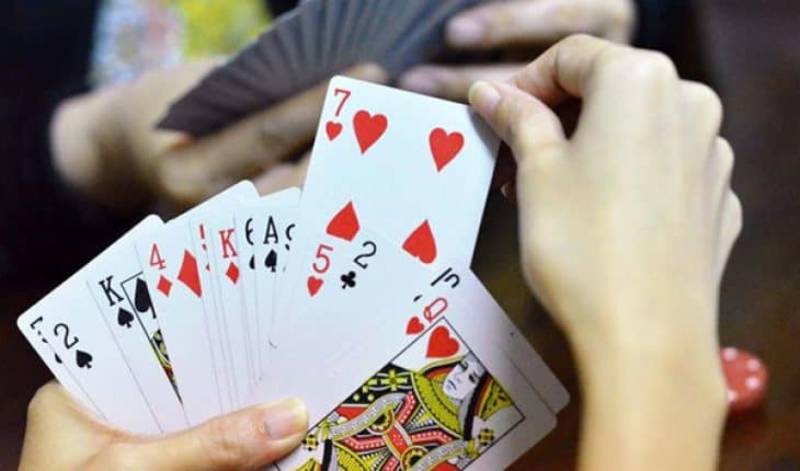 Mẹo Đánh Bài Tấn Không Bị Bắt Bài – Bí Quyết Từ Chuyên Gia 4 Đánh bài một cách ngẫu nhiên